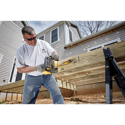 DEWALT 20V MAX* XR® COMPACT 12 IN. CORDLESS CHAINSAW KIT