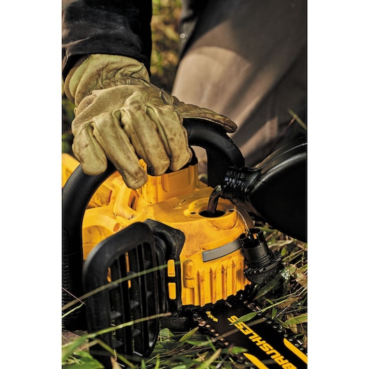 DEWALT 20V MAX* XR® COMPACT 12 IN. CORDLESS CHAINSAW KIT