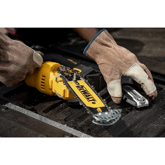 DEWALT 20V MAX* 8 in Brushless Cordless Pruning Chainsaw (Tool Only)