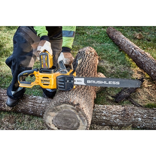 DEWALT 60V MAX* Brushless Cordless 20 in Chainsaw (Tool Only)