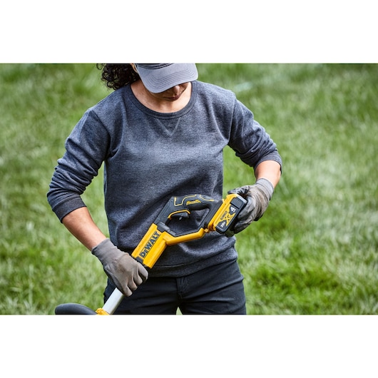 DEWALT 20V MAX* Brushless Cordless Edger Kit