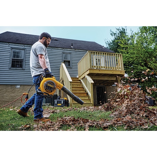 DEWALT 12 Amp Handheld Blower