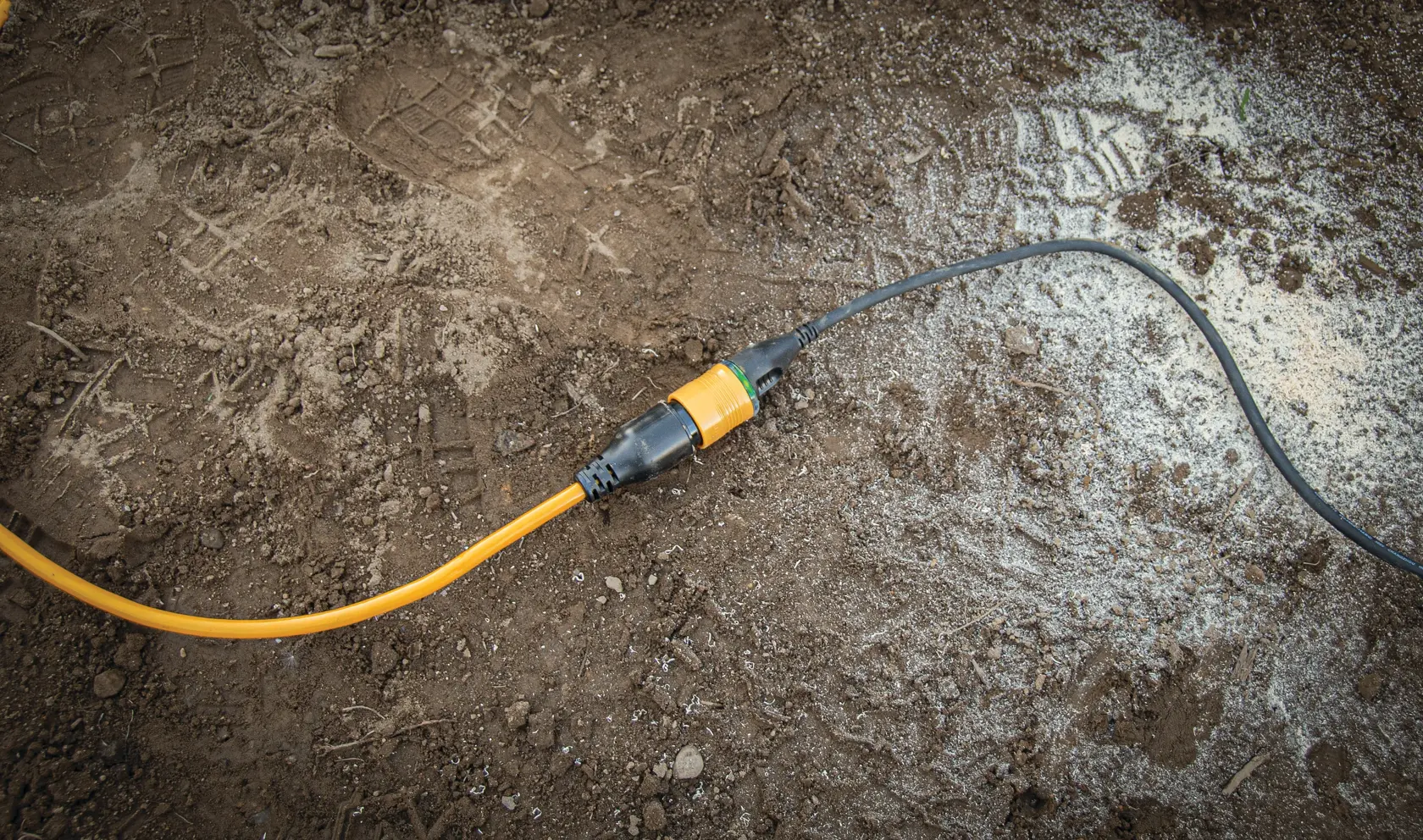 DEWALT® 50 ft 12/3 Lighted Locking CGM Extension Cord